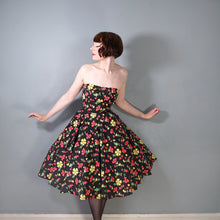 Load image into Gallery viewer, 50s UNLABELED HORROCKSES STRAPLESS FULL SKIRT DRESS WITH COLOURFUL FLORAL PRINT - XS