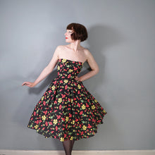 Load image into Gallery viewer, 50s UNLABELED HORROCKSES STRAPLESS FULL SKIRT DRESS WITH COLOURFUL FLORAL PRINT - XS