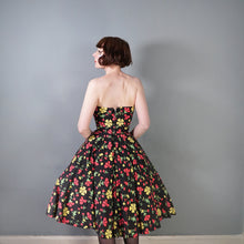 Load image into Gallery viewer, 50s UNLABELED HORROCKSES STRAPLESS FULL SKIRT DRESS WITH COLOURFUL FLORAL PRINT - XS