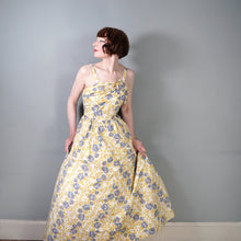 Load image into Gallery viewer, 50s ALICE EDWARDS YELLOW AND BLUE-GREY ROSE PRINT COTTON DRESS - M