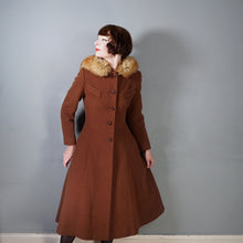 Load image into Gallery viewer, 60s 70s ELGEE BROWN FIT AND FLARE WOOL COAT WITH FAUX FUR HOOD - S