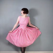 Load image into Gallery viewer, 50s PINK AND WHITE OVAL PRINT COTTON DAY DRESS WITH MASSIVE FULL SKIRT - M