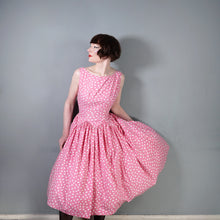 Load image into Gallery viewer, 50s PINK AND WHITE OVAL PRINT COTTON DAY DRESS WITH MASSIVE FULL SKIRT - M
