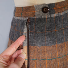 Load image into Gallery viewer, 50s SPORTRITE &quot;IN&#39;N OUTER&quot; REVERSIBLE PUMPKIN AND GREY TARTAN WOOL PLEATED SKIRT - 28-29&quot;