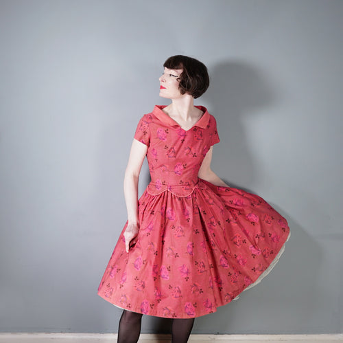 50s PINK RED ALICE EDWARDS ROSE PRINT FLORAL FULL SKIRTED DRESS - S-M / petite