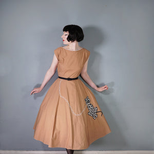50s ALICE EDWARDS WARM BROWN FULL SKIRTED DRESS WITH LEOPARD / CAT APPLIQUE - S