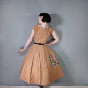 50s ALICE EDWARDS WARM BROWN FULL SKIRTED DRESS WITH LEOPARD / CAT APPLIQUE - S