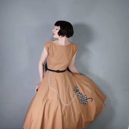 50s ALICE EDWARDS WARM BROWN FULL SKIRTED DRESS WITH LEOPARD / CAT APPLIQUE - S