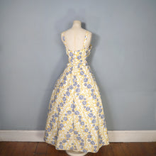 Load image into Gallery viewer, 50s ALICE EDWARDS YELLOW AND BLUE-GREY ROSE PRINT COTTON DRESS - M