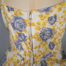 Load image into Gallery viewer, 50s ALICE EDWARDS YELLOW AND BLUE-GREY ROSE PRINT COTTON DRESS - M