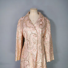 Load image into Gallery viewer, 60s "CALIFORNIA" GOLD AND PASTEL PINK METALLIC MAXI COAT - M