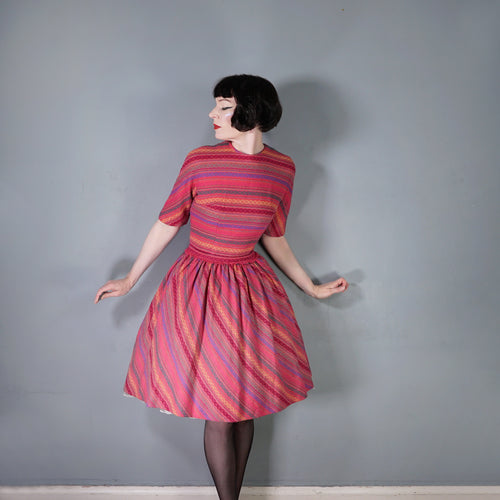 50s 60s L'AIGLON BRIGHT PINK PATTERNED WOVEN DRESS WITH FRINGING - XS-S