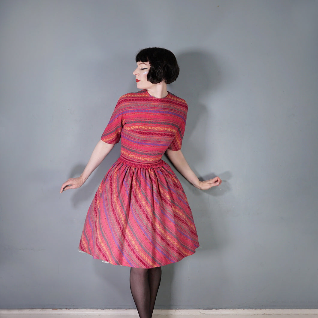 50s 60s L'AIGLON BRIGHT PINK PATTERNED WOVEN DRESS WITH FRINGING - XS-S