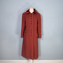 Load image into Gallery viewer, 60s MISS GALLERY / LORD &amp; TAYLOR RUST COLOURED COAT WITH VELVET - M
