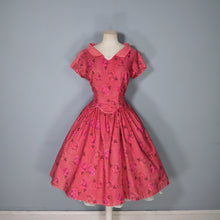 Load image into Gallery viewer, 50s PINK RED ALICE EDWARDS ROSE PRINT FLORAL FULL SKIRTED DRESS - S-M / petite