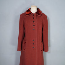 Load image into Gallery viewer, 60s MISS GALLERY / LORD &amp; TAYLOR RUST COLOURED COAT WITH VELVET - M