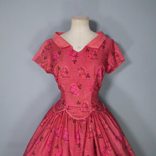 Load image into Gallery viewer, 50s PINK RED ALICE EDWARDS ROSE PRINT FLORAL FULL SKIRTED DRESS - S-M / petite