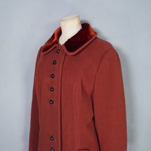 Load image into Gallery viewer, 60s MISS GALLERY / LORD &amp; TAYLOR RUST COLOURED COAT WITH VELVET - M