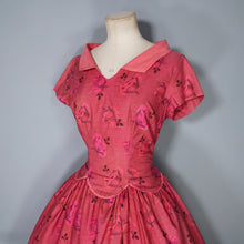 Load image into Gallery viewer, 50s PINK RED ALICE EDWARDS ROSE PRINT FLORAL FULL SKIRTED DRESS - S-M / petite