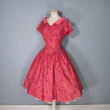 Load image into Gallery viewer, 50s PINK RED ALICE EDWARDS ROSE PRINT FLORAL FULL SKIRTED DRESS - S-M / petite