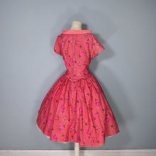 Load image into Gallery viewer, 50s PINK RED ALICE EDWARDS ROSE PRINT FLORAL FULL SKIRTED DRESS - S-M / petite