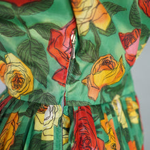 Load image into Gallery viewer, 60s COLOURFUL BRIGHT GREEN RED AND ORANGE BIG ROSE PRINT PLEATED DRESS - L / VOLUP