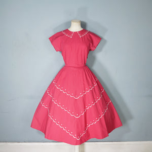 50s DEEP PINK FIT AND FLARE FULL SKIRTED COTTON DRESS WITH EMBROIDERY - S-M