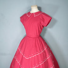 Load image into Gallery viewer, 50s DEEP PINK FIT AND FLARE FULL SKIRTED COTTON DRESS WITH EMBROIDERY - S-M