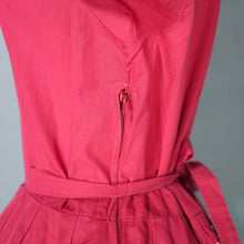 Load image into Gallery viewer, 50s DEEP PINK FIT AND FLARE FULL SKIRTED COTTON DRESS WITH EMBROIDERY - S-M