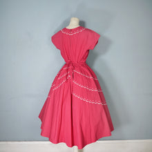 Load image into Gallery viewer, 50s DEEP PINK FIT AND FLARE FULL SKIRTED COTTON DRESS WITH EMBROIDERY - S-M