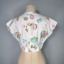 Load image into Gallery viewer, 50s NOVELTY PRINT BOLERO TIE BLOUSE / TOP IN PARISIAN FOOD MARKET PRINT - XS-S