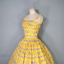 Load image into Gallery viewer, 50s BRIGHT YELLOW FLORAL SQUIGGLE PRINT FULL SKIRTED SUN DRESS - XS-S