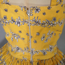 Load image into Gallery viewer, 50s BRIGHT YELLOW FLORAL SQUIGGLE PRINT FULL SKIRTED SUN DRESS - XS-S