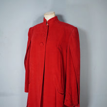 Load image into Gallery viewer, 40s QUINN MAAHS SOFT RED VELVETY STRONG SHOULDERED CAPED SWING COAT - L