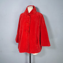 Load image into Gallery viewer, 50s HEAVY DEEP RED VELVET SWING COAT / OPERA JACKET - M