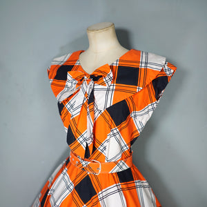 50s BLACK, WHITE AND ORANGE CHECK DRESS WITH BIG COLLAR AND FULL SKIRT - S