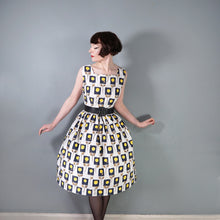 Load image into Gallery viewer, 50s YELLOW AND BLACK STEMMED ROSE PRINT COTTON DAY DRESS - L / volup