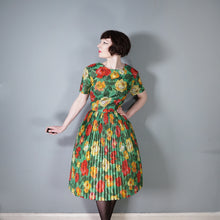 Load image into Gallery viewer, 60s COLOURFUL BRIGHT GREEN RED AND ORANGE BIG ROSE PRINT PLEATED DRESS - L / VOLUP