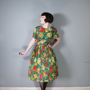60s COLOURFUL BRIGHT GREEN RED AND ORANGE BIG ROSE PRINT PLEATED DRESS - L / VOLUP