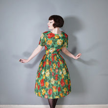 Load image into Gallery viewer, 60s COLOURFUL BRIGHT GREEN RED AND ORANGE BIG ROSE PRINT PLEATED DRESS - L / VOLUP