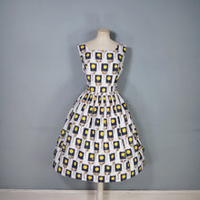 Load image into Gallery viewer, 50s YELLOW AND BLACK STEMMED ROSE PRINT COTTON DAY DRESS - L / volup