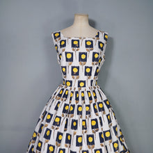 Load image into Gallery viewer, 50s YELLOW AND BLACK STEMMED ROSE PRINT COTTON DAY DRESS - L / volup