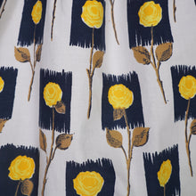 Load image into Gallery viewer, 50s YELLOW AND BLACK STEMMED ROSE PRINT COTTON DAY DRESS - L / volup
