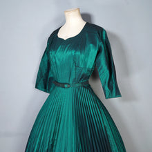 Load image into Gallery viewer, 50s RODNEY DARK GREEN METALLIC TAFFETA PLEATED FULL SKIRT DRESS WITH BELT - XS-S