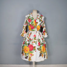Load image into Gallery viewer, 50s BIG PAINTERLY YELLOW AND PINK ROSE PRINT COTTON WRAP AROUND ROBE DRESS - M
