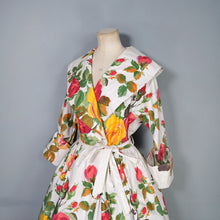 Load image into Gallery viewer, 50s BIG PAINTERLY YELLOW AND PINK ROSE PRINT COTTON WRAP AROUND ROBE DRESS - M