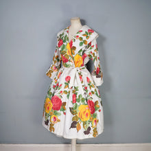 Load image into Gallery viewer, 50s BIG PAINTERLY YELLOW AND PINK ROSE PRINT COTTON WRAP AROUND ROBE DRESS - M