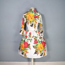 Load image into Gallery viewer, 50s BIG PAINTERLY YELLOW AND PINK ROSE PRINT COTTON WRAP AROUND ROBE DRESS - M