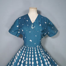 Load image into Gallery viewer, 50s TEAL GREEN "MAXMOR" FULL SKIRTED COTTON DRESS WITH FLORAL AND BUTTERFLY PRINT - M