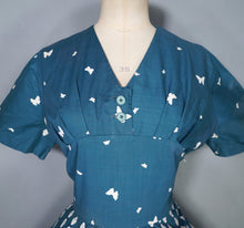 Load image into Gallery viewer, 50s TEAL GREEN "MAXMOR" FULL SKIRTED COTTON DRESS WITH FLORAL AND BUTTERFLY PRINT - M